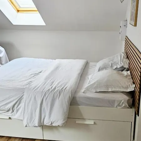 Apartment Spacieux Proche Centre 2eme Etage Sans Ascenseur, Without Lift