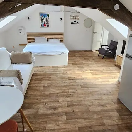 Spacieux Proche Centre 2eme Etage Sans Ascenseur, Without Lift Apartment