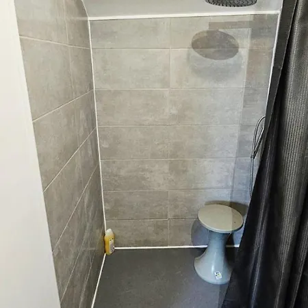 Spacieux Proche Centre 2eme Etage Sans Ascenseur, Without Lift *