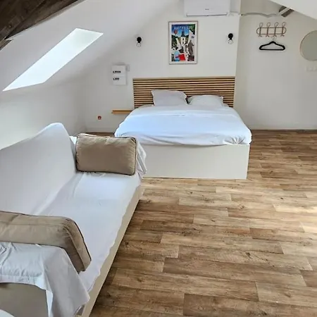 Spacieux Proche Centre 2eme Etage Sans Ascenseur, Without Lift