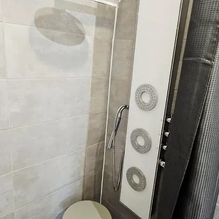 Apartment Spacieux Proche Centre 2eme Etage Sans Ascenseur, Without Lift