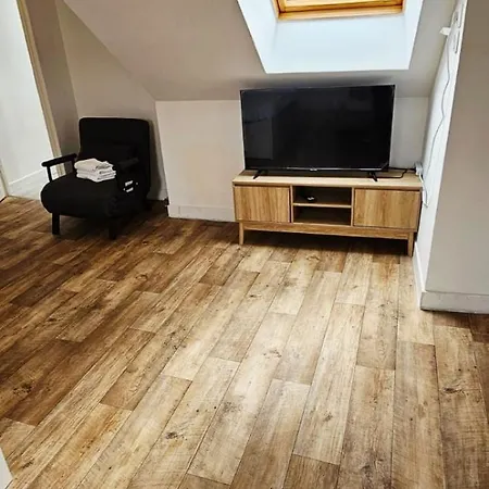 Apartment Spacieux Proche Centre 2eme Etage Sans Ascenseur, Without Lift *